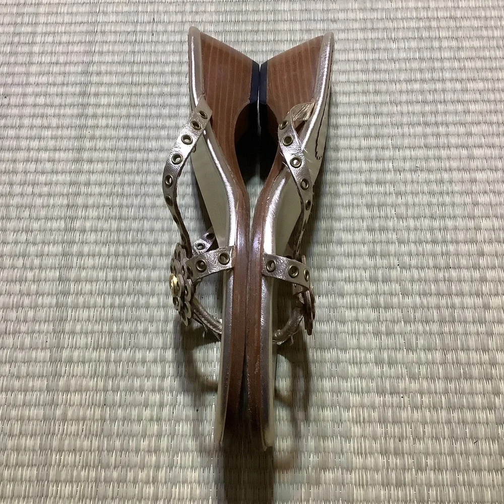 Eric Javits Gold Thong Sandals - Picture 4 of 5